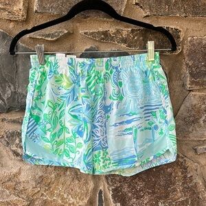 Lilly Pulitzer Luxletic 4" Ocean Trail Shorts in Beach Happy Print Size XS